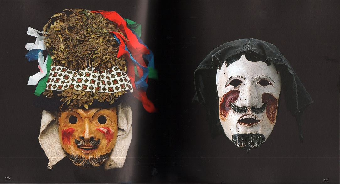 Blick ins Buch: Masken aus der Ausstellung