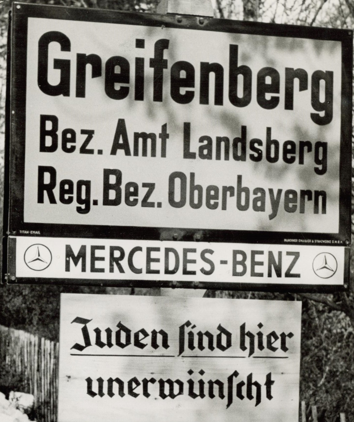 Antisemitisches Warnschild - Detailfoto der Vorderseite